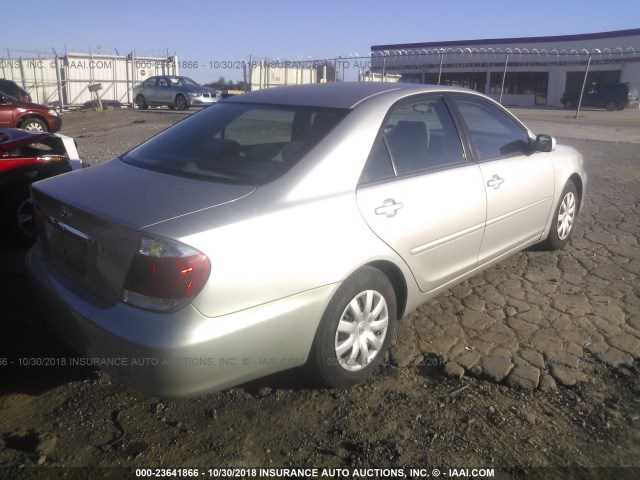 4T1BE32K05U567699 - 2005 TOYOTA CAMRY LE/XLE/SE SILVER photo 4