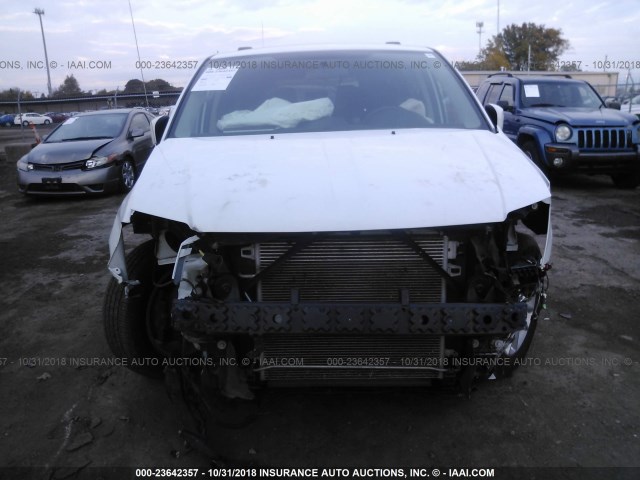 2C4RDGCG7GR336984 - 2016 DODGE GRAND CARAVAN SXT WHITE photo 6