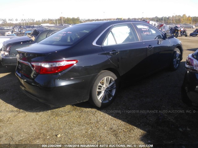 4T1BF1FK0FU051033 - 2015 TOYOTA CAMRY LE/XLE/SE/XSE BLACK photo 4
