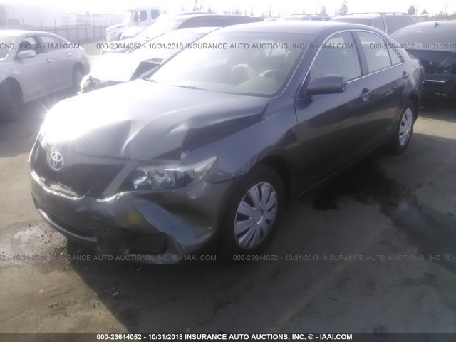 4T4BF3EK5BR107478 - 2011 TOYOTA CAMRY SE/LE/XLE GRAY photo 2