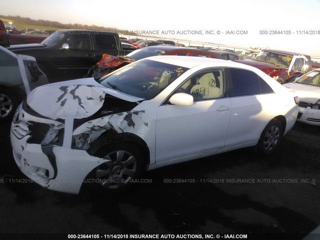 4T4BF3EKXAR014700 - 2010 TOYOTA CAMRY SE/LE/XLE WHITE photo 2