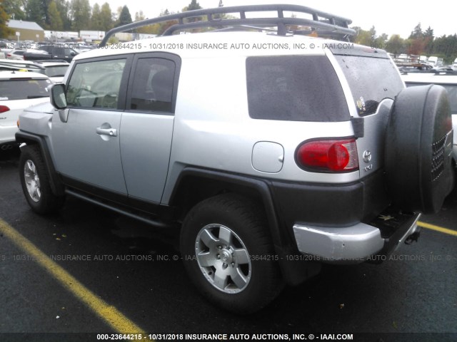 JTEBU11F870089165 - 2007 TOYOTA FJ CRUISER SILVER photo 3