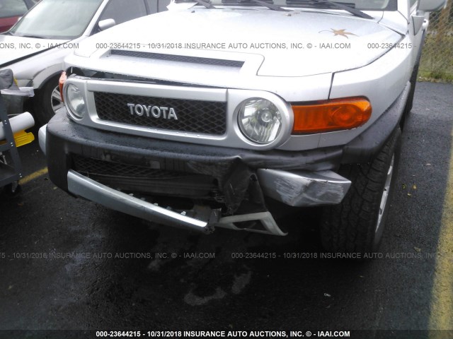 JTEBU11F870089165 - 2007 TOYOTA FJ CRUISER SILVER photo 6