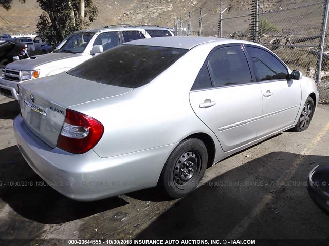 4T1BF30K02U001456 - 2002 TOYOTA CAMRY LE/XLE/SE SILVER photo 4