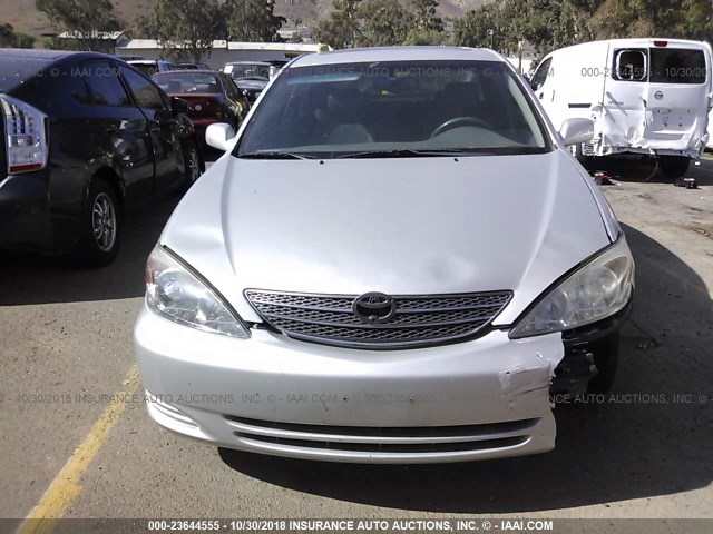 4T1BF30K02U001456 - 2002 TOYOTA CAMRY LE/XLE/SE SILVER photo 6