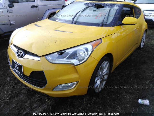 KMHTC6ADXDU165380 - 2013 HYUNDAI VELOSTER YELLOW photo 2