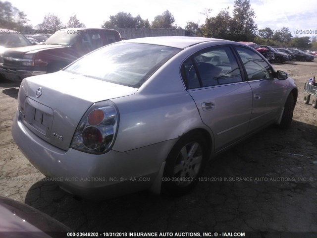 1N4AL11DX3C192975 - 2003 NISSAN ALTIMA S/SL SILVER photo 4