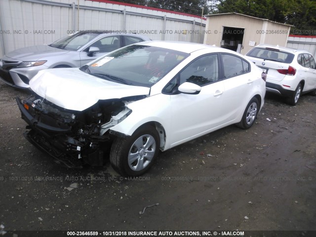 3KPFL4A70HE114507 - 2017 KIA FORTE LX/S WHITE photo 2