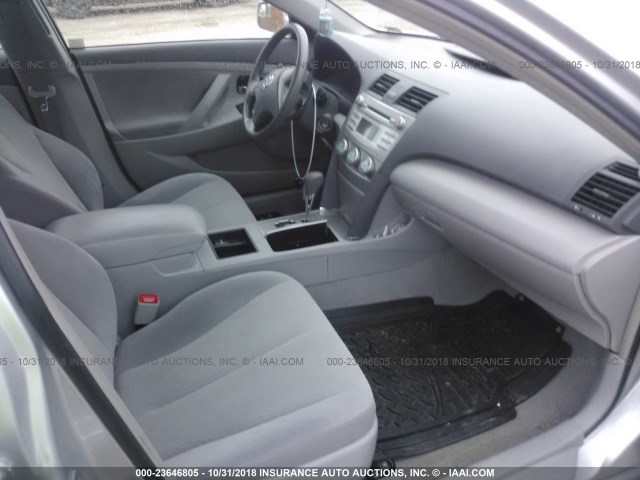 4T1BE46K09U897591 - 2009 TOYOTA CAMRY SE/LE/XLE 银色 照片 5