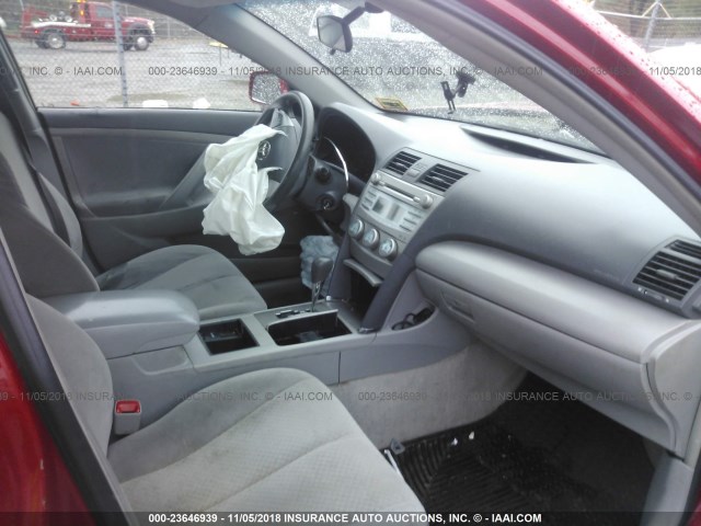 4T1BE46K09U393011 - 2009 TOYOTA CAMRY SE/LE/XLE RED photo 5