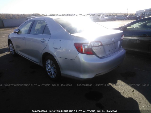 4T1BF1FK3CU105100 - 2012 TOYOTA CAMRY SE/LE/XLE 银色 照片 3
