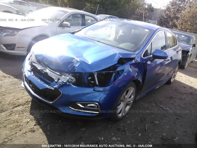 3G1BF6SM6JS599208 - 2018 CHEVROLET CRUZE PREMIER BLUE photo 2