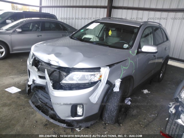 5XYKT4A6XEG490376 - 2014 KIA SORENTO LX SILVER photo 2