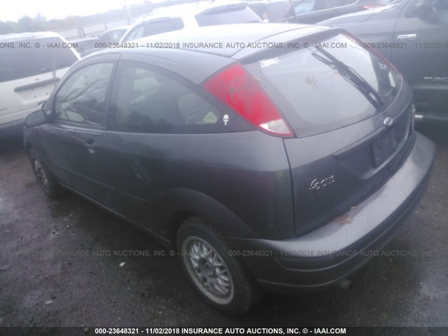 3FAFP31334R112397 - 2004 FORD FOCUS ZX3 GRAY photo 3