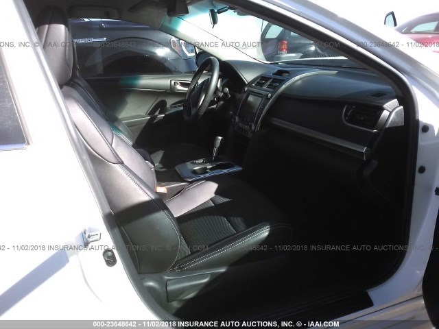 4T1BF1FK5EU330802 - 2014 TOYOTA CAMRY L/SE/LE/XLE Ağ foto 5