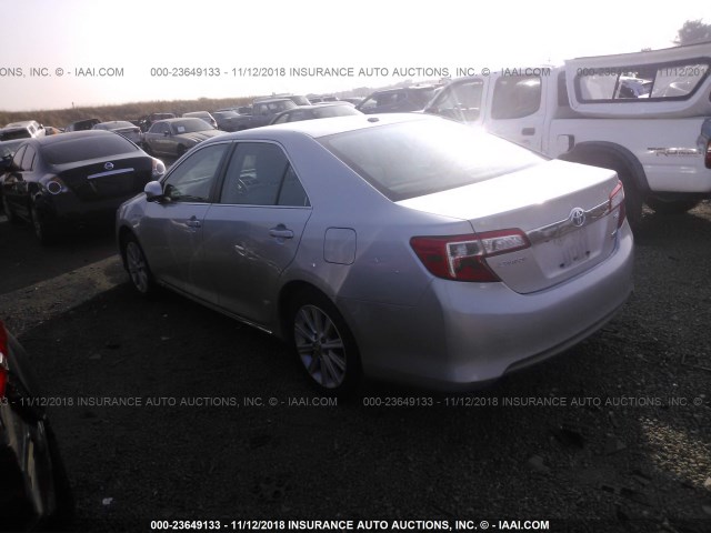 4T1BD1FK0DU096847 - 2013 TOYOTA CAMRY HYBRID/LE/XLE SILVER photo 3