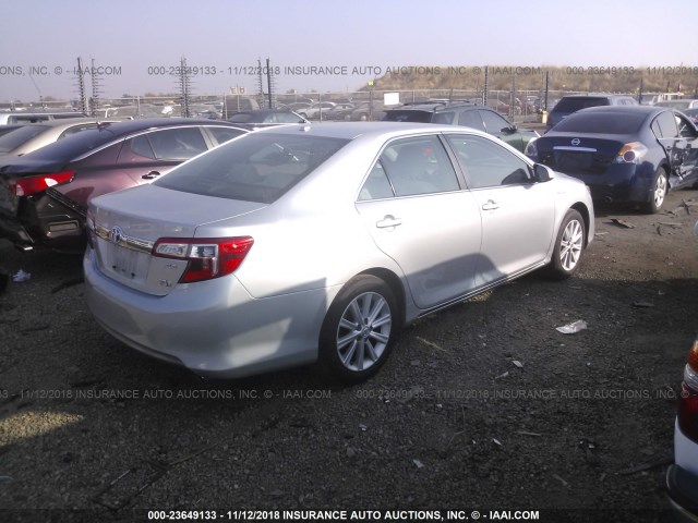 4T1BD1FK0DU096847 - 2013 TOYOTA CAMRY HYBRID/LE/XLE SILVER photo 4