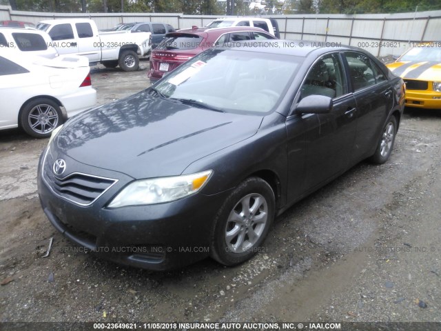 4T1BF3EK2BU632816 - 2011 TOYOTA CAMRY SE/LE/XLE 灰色 照片 2