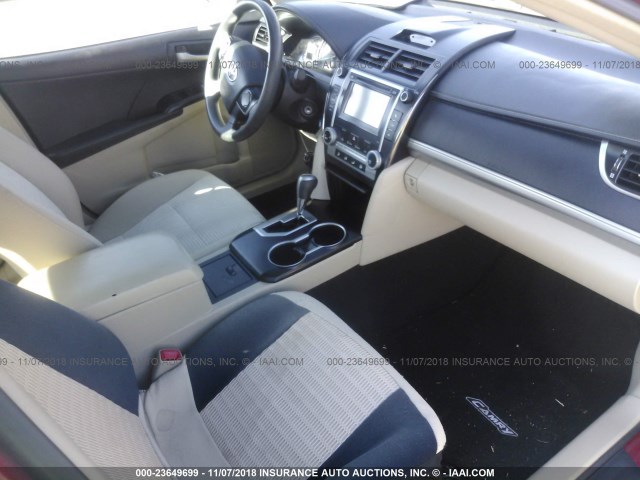 4T1BF1FK1CU592295 - 2012 TOYOTA CAMRY SE/LE/XLE 红色 照片 5