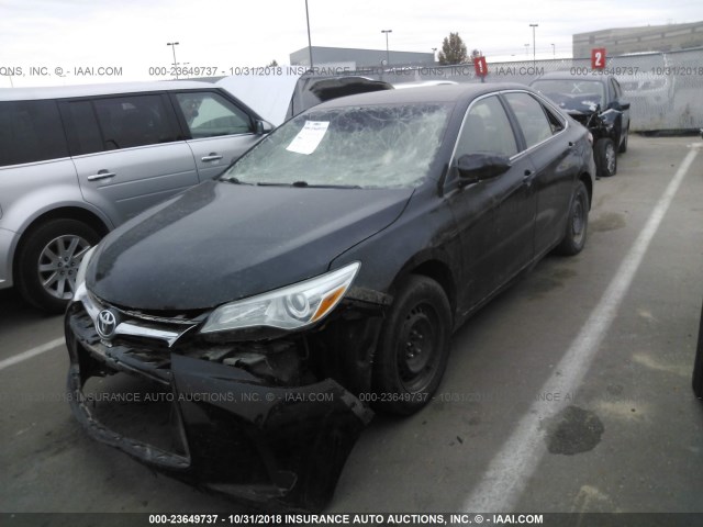 4T4BF1FK5FR475717 - 2015 TOYOTA CAMRY LE/XLE/SE/XSE შავი ფოტო 2