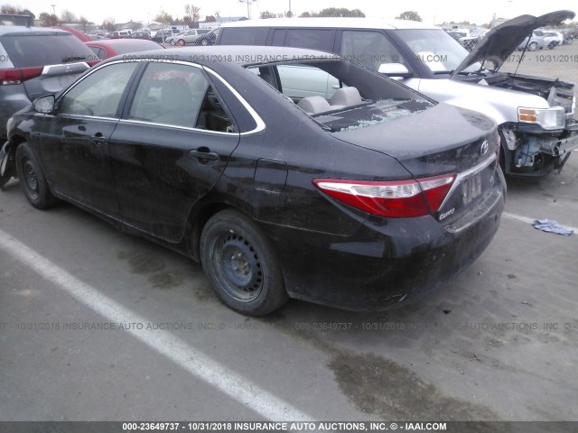 4T4BF1FK5FR475717 - 2015 TOYOTA CAMRY LE/XLE/SE/XSE შავი ფოტო 3