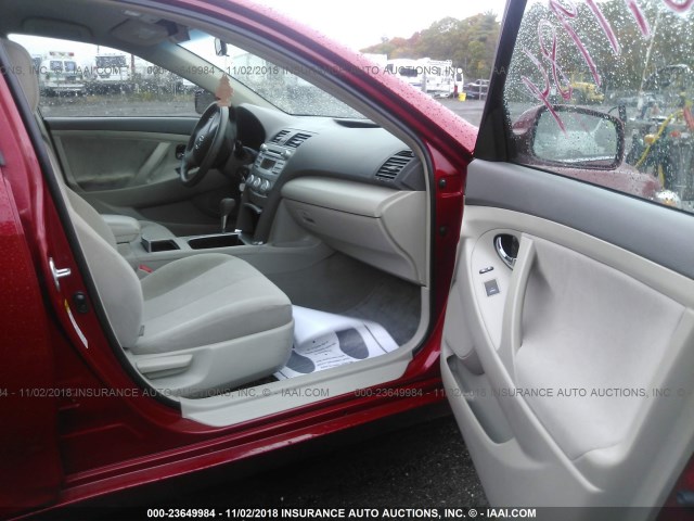 4T1BF3EK3BU668224 - 2011 TOYOTA CAMRY SE/LE/XLE RED photo 5