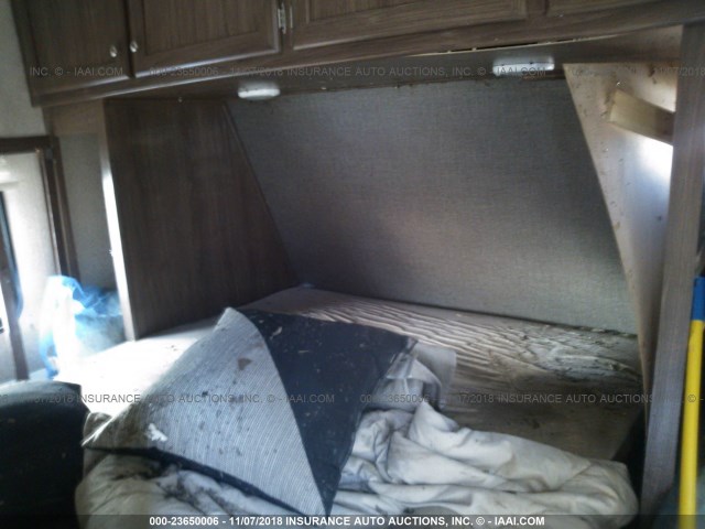 5SFPB3223JE348921 - 2018 HEARTLAND PROWLER  GRAY photo 5