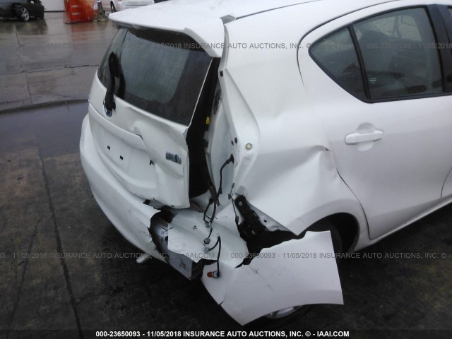 JTDKDTB34E1082063 - 2014 TOYOTA PRIUS C WHITE photo 6