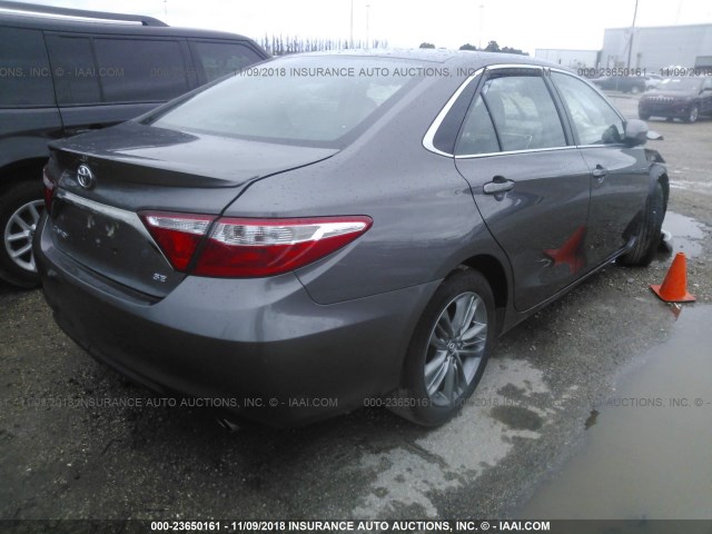 4T1BF1FK8GU579985 - 2016 TOYOTA CAMRY LE/XLE/SE/XSE GRAY photo 4