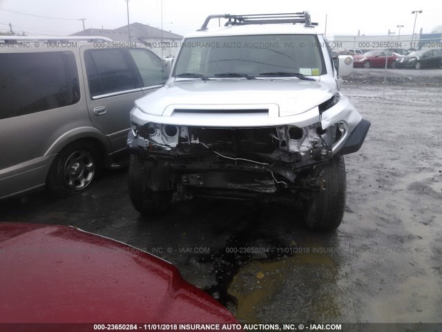 JTEBU11F58K025767 - 2008 TOYOTA FJ CRUISER SILVER photo 6