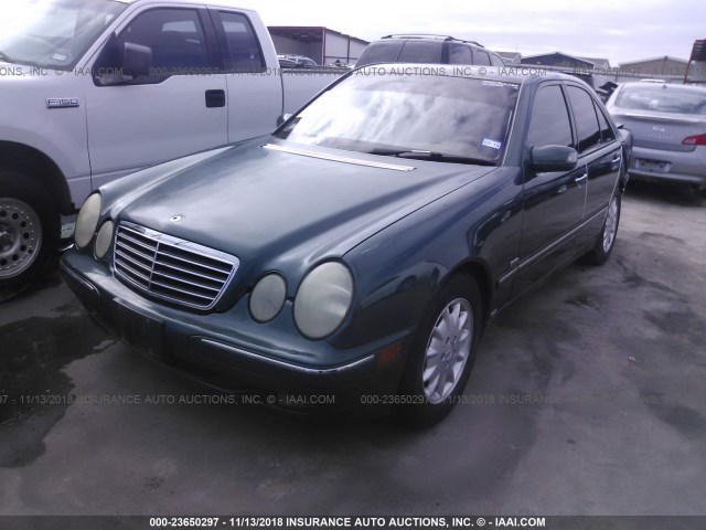 WDBJF65J81B308495 - 2001 MERCEDES-BENZ E 320 GREEN photo 2