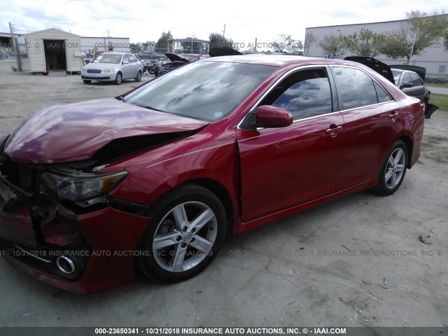 4T1BF1FK0CU516731 - 2012 TOYOTA CAMRY SE/LE/XLE RED photo 2