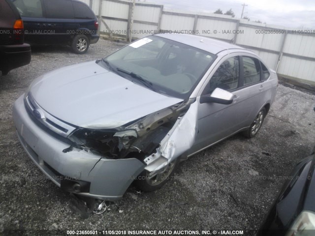 1FAHP35N08W123736 - 2008 FORD FOCUS SE/SEL/SES SILVER photo 2