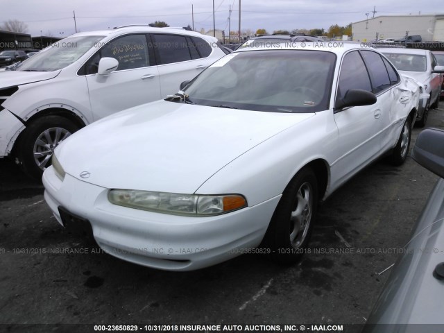1G3WH52K3WF401031 - 1998 OLDSMOBILE INTRIGUE WHITE photo 2