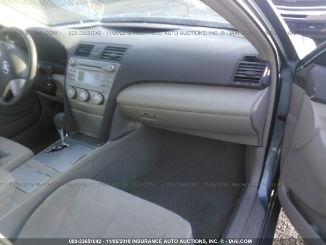 4T4BF3EK9BR108200 - 2011 TOYOTA CAMRY SE/LE/XLE 浅蓝色 照片 5