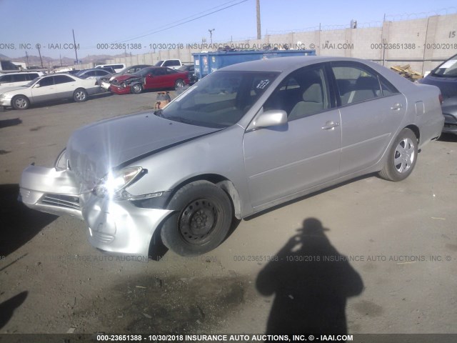 4T1BE32K65U567769 - 2005 TOYOTA CAMRY LE/XLE/SE SILVER photo 2