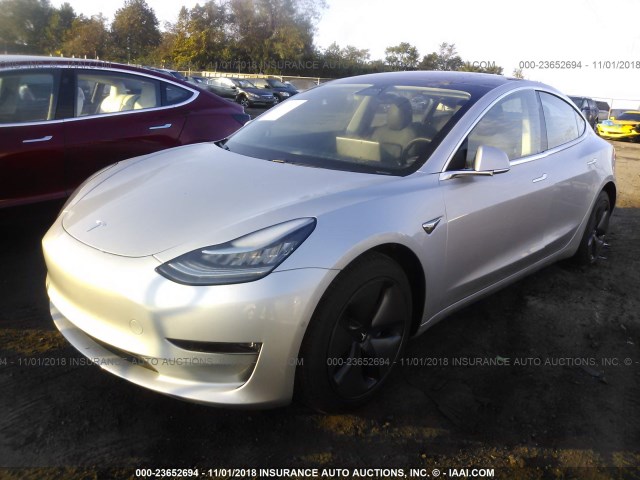 5YJ3E1EA9JF039159 - 2018 TESLA MODEL 3 SILVER photo 2