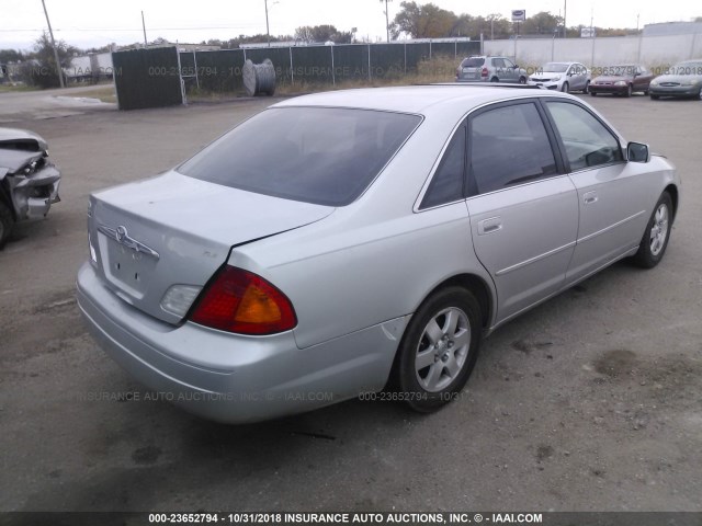 4T1BF28BXYU028025 - 2000 TOYOTA AVALON XL/XLS SILVER photo 4