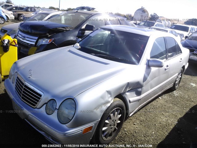 WDBJF65J2YB094534 - 2000 MERCEDES-BENZ E 320 SILVER photo 2