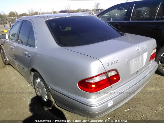 WDBJF65J2YB094534 - 2000 MERCEDES-BENZ E 320 SILVER photo 3