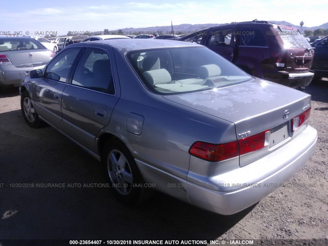 JT2BG22K810570935 - 2001 TOYOTA CAMRY CE/LE/XLE SILVER photo 3