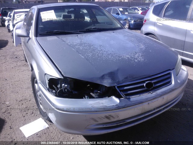 JT2BG22K810570935 - 2001 TOYOTA CAMRY CE/LE/XLE SILVER photo 6