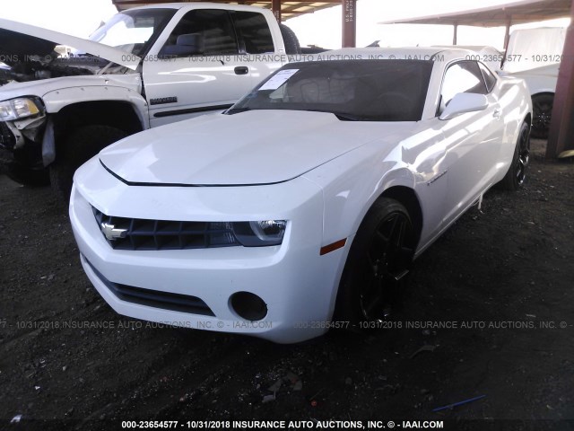 2G1FA1E38D9150085 - 2013 CHEVROLET CAMARO LS WHITE photo 2