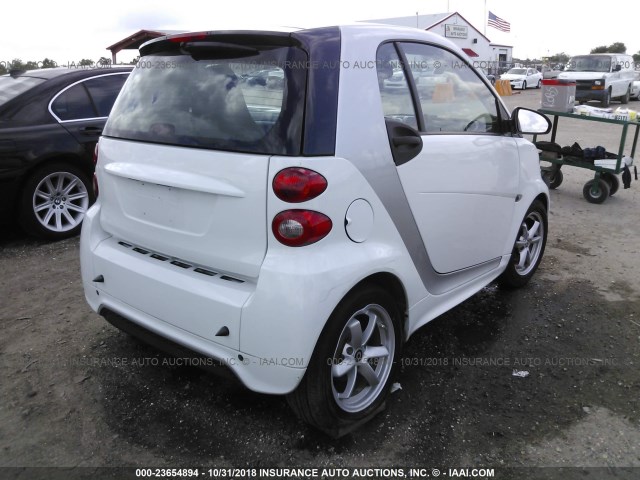 WMEEJ3BA7FK812694 - 2015 SMART FORTWO PURE/PASSION WHITE photo 4