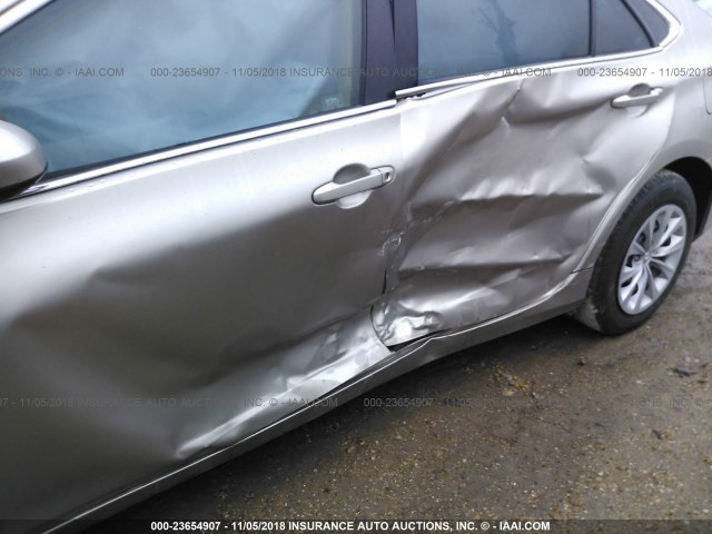 4T4BF1FK5GR568481 - 2016 TOYOTA CAMRY LE/XLE/SE/XSE SILVER photo 6