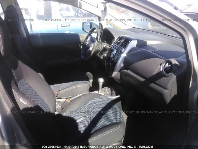 3N1CE2CP0FL359043 - 2015 NISSAN VERSA NOTE S/S PLUS/SV/SL/SR GRAY photo 5