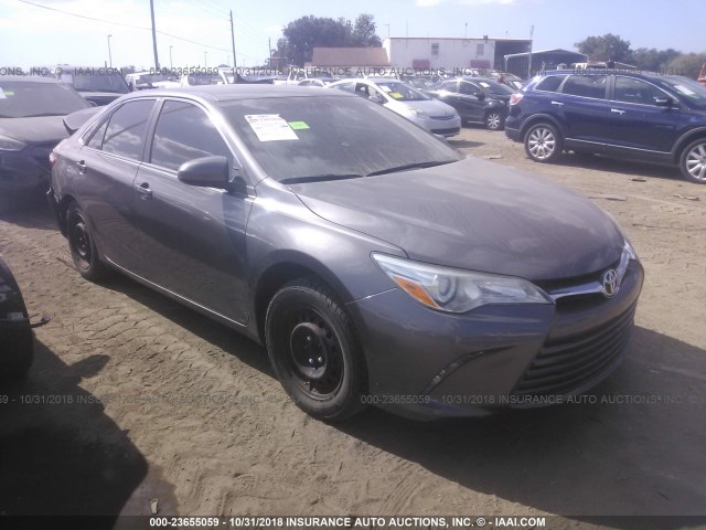 4T4BF1FK9FR463926 - 2015 TOYOTA CAMRY LE/XLE/SE/XSE GRAY photo 1