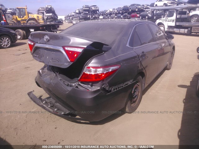 4T4BF1FK9FR463926 - 2015 TOYOTA CAMRY LE/XLE/SE/XSE GRAY photo 4