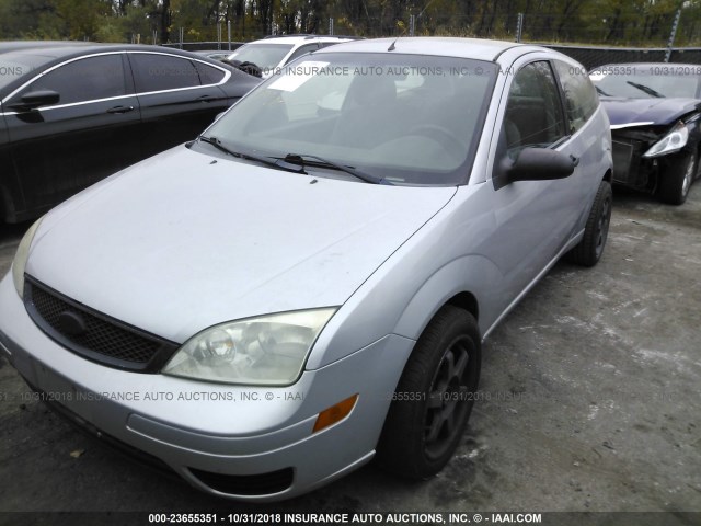 1FAHP31N97W183647 - 2007 FORD FOCUS ZX3/S/SE/SES SILVER photo 2