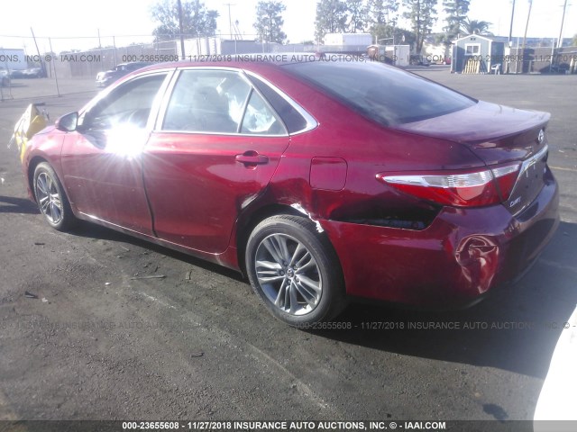 4T1BF1FKXFU922147 - 2015 TOYOTA CAMRY LE/XLE/SE/XSE RED photo 3